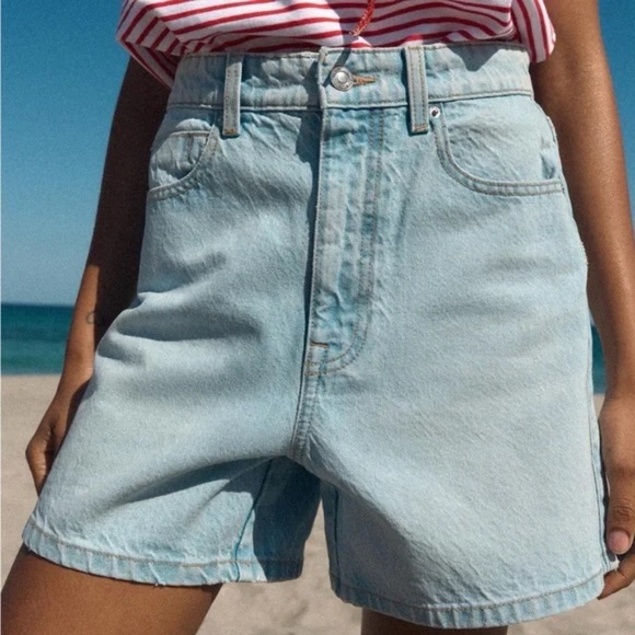 Zara Mom Fit Hi-Rise Denim Shorts in Size 6 - Picture 1 of 12